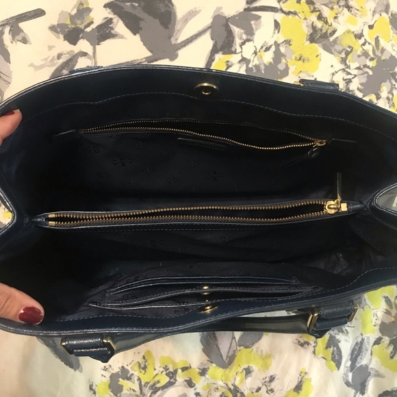 Tory Burch Tote w/ Dust bag - Picture 2 of 8